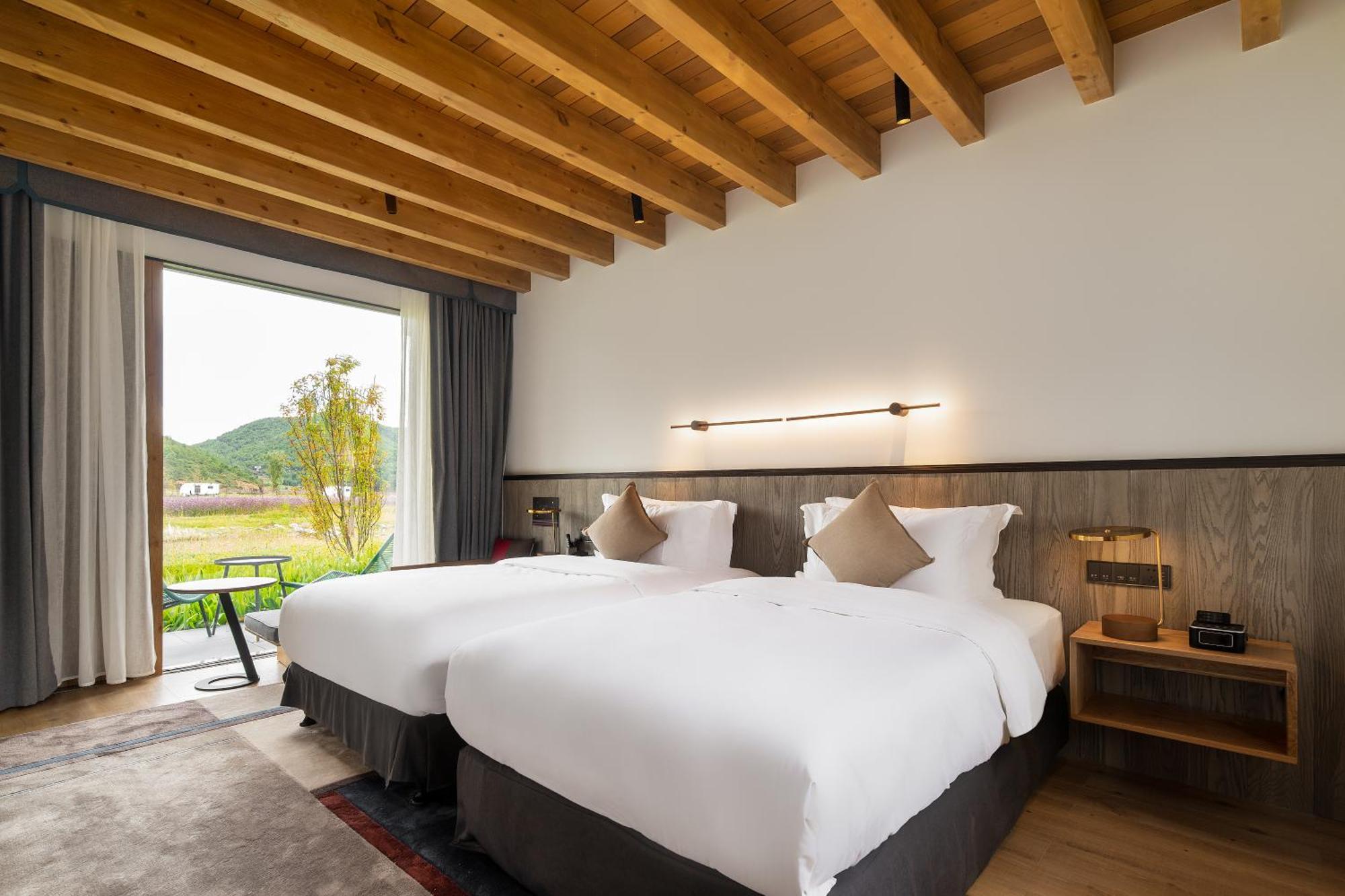 Hotel Indigo Lugu Lake By Ihg ลี่เจียง ภายนอก รูปภาพ