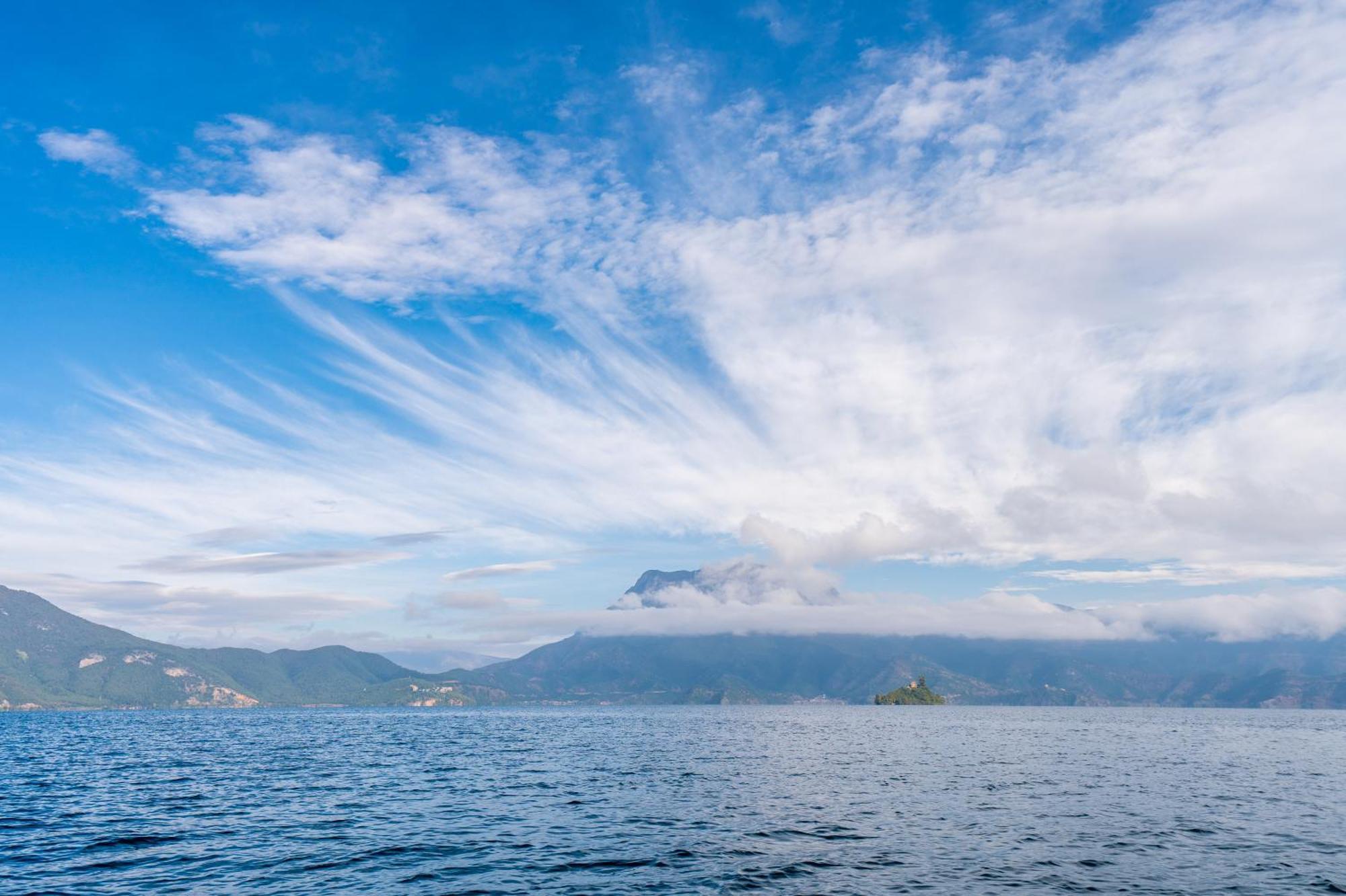 Hotel Indigo Lugu Lake By Ihg ลี่เจียง ภายนอก รูปภาพ