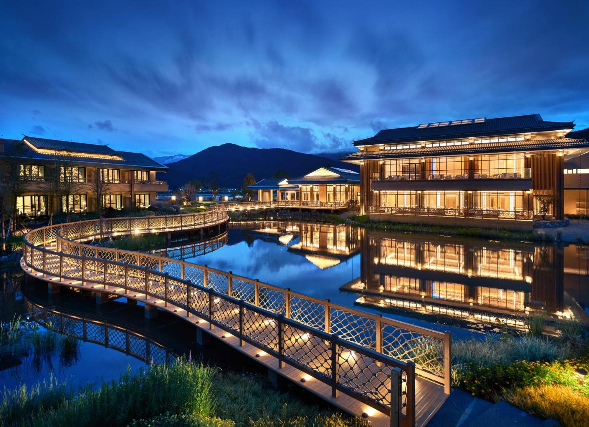 Hotel Indigo Lugu Lake By Ihg ลี่เจียง ภายนอก รูปภาพ