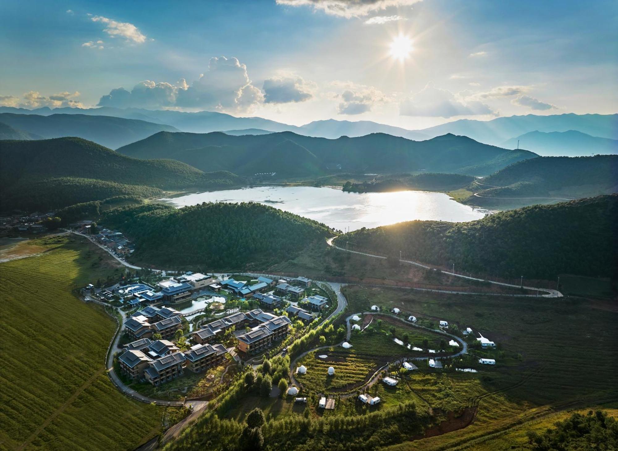Hotel Indigo Lugu Lake By Ihg ลี่เจียง ภายนอก รูปภาพ